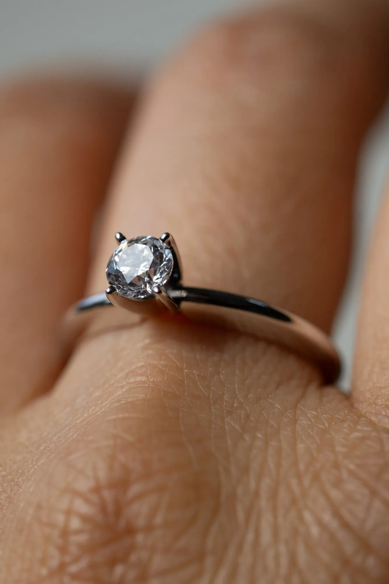 14k White Gold 0.38ct White Diamond Ring / Size 7.75