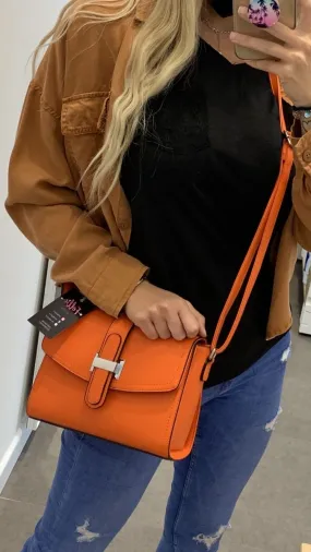Borsa a tracolla piccola color arancione con fibbia argento