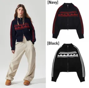 WONDER VISITOR  |Street Style V-neck & Crew neck
